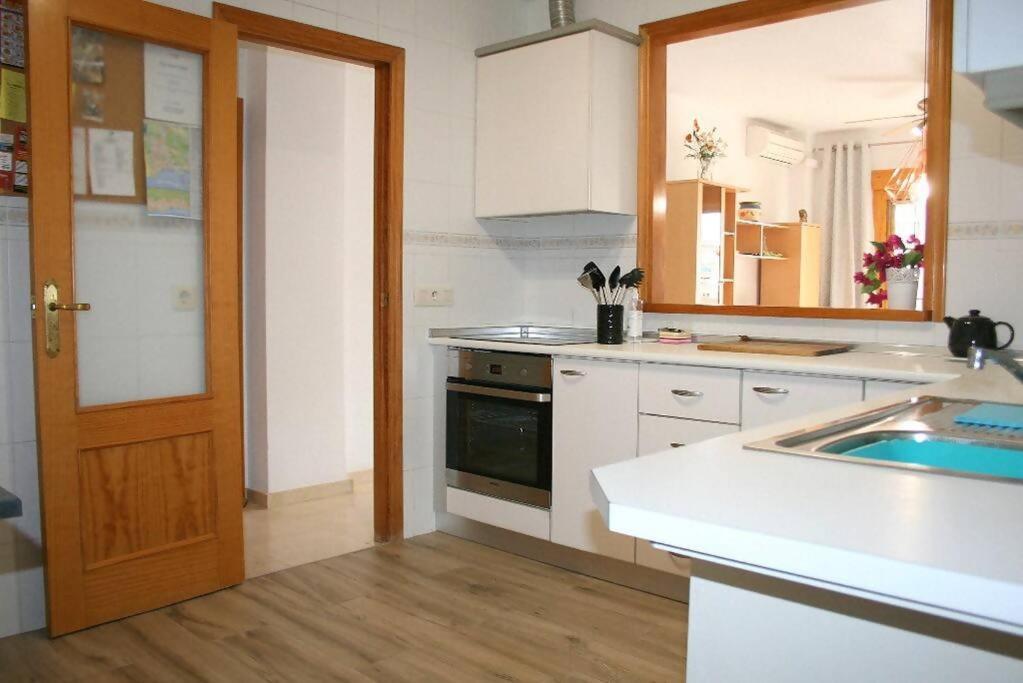 Beachside Apartment In The Centre Of El Campello Eksteriør bilde